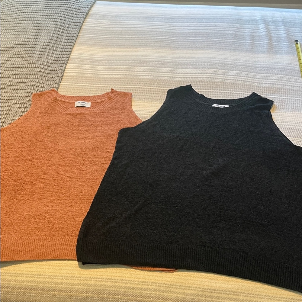 Old Navy Pair of Sleeveless Knit Sweater Vests - Rose & Black XXL Tall